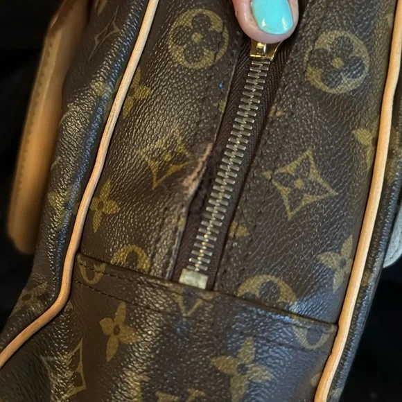 Louis Vuitton Manhattan GM - Picture 8 of 16